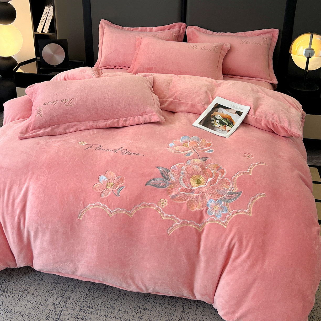 91家纺网 家纺一手货源 找家纺 居易简 2025新款亲肤刺绣款牛奶绒四件套-花晨月夕 花晨月夕-豆沙