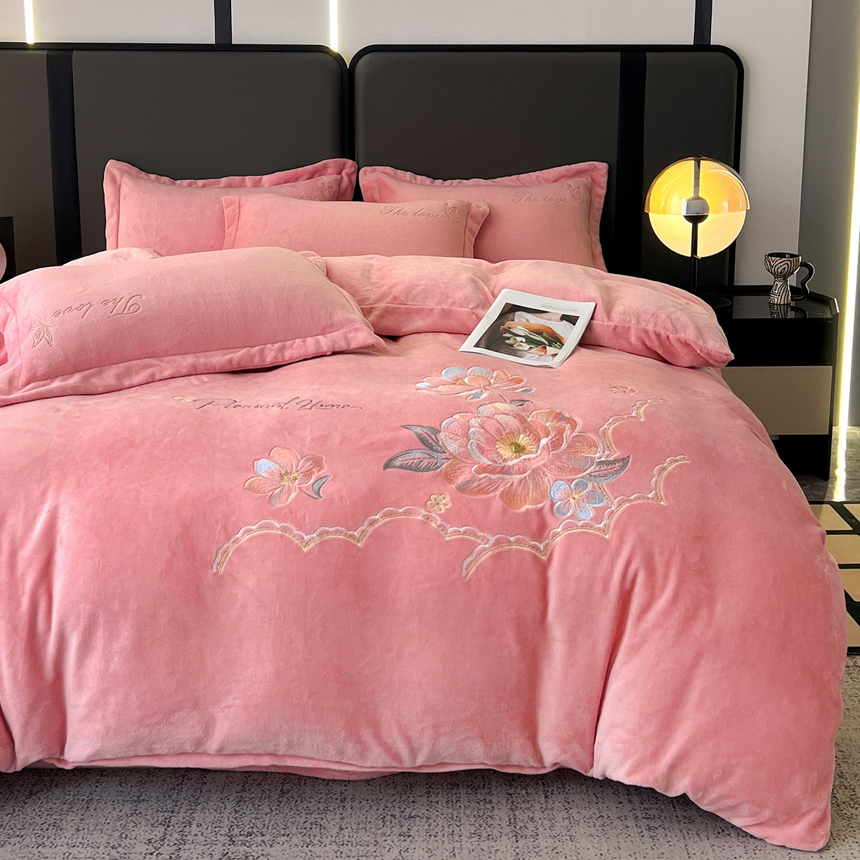 91家纺网 家纺一手货源 找家纺 居易简 2025新款亲肤刺绣款牛奶绒四件套-花晨月夕 花晨月夕-豆沙