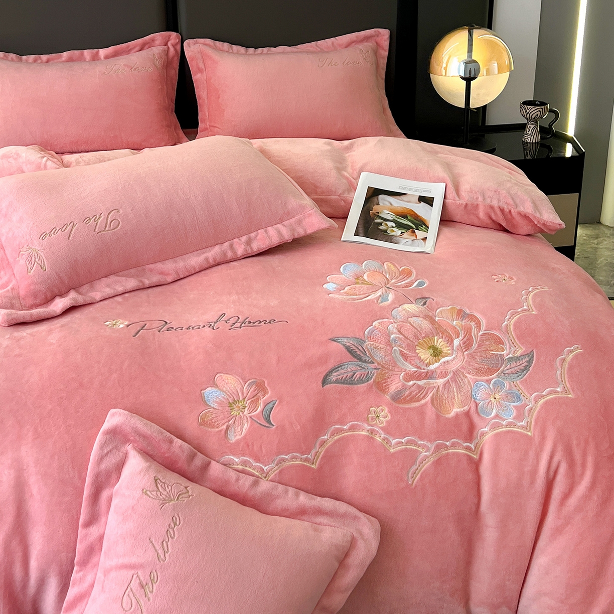 91家纺网 家纺一手货源 找家纺 居易简 2025新款亲肤刺绣款牛奶绒四件套-花晨月夕 花晨月夕-豆沙