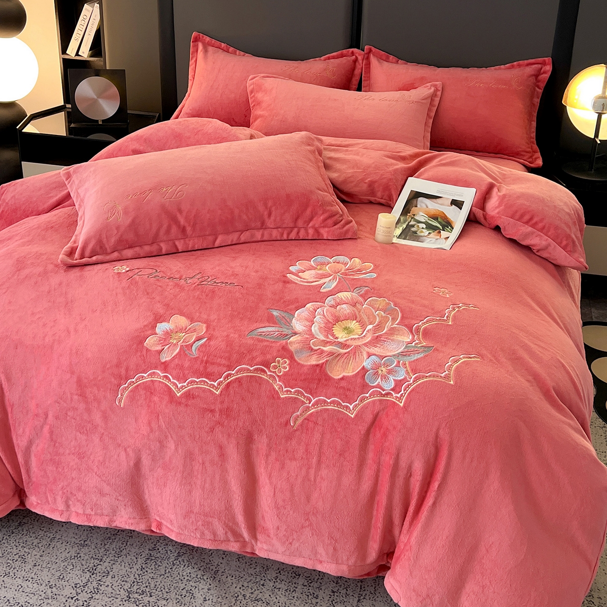 91家纺网 家纺一手货源 找家纺 居易简 2025新款亲肤刺绣款牛奶绒四件套-花晨月夕 花晨月夕-姜红