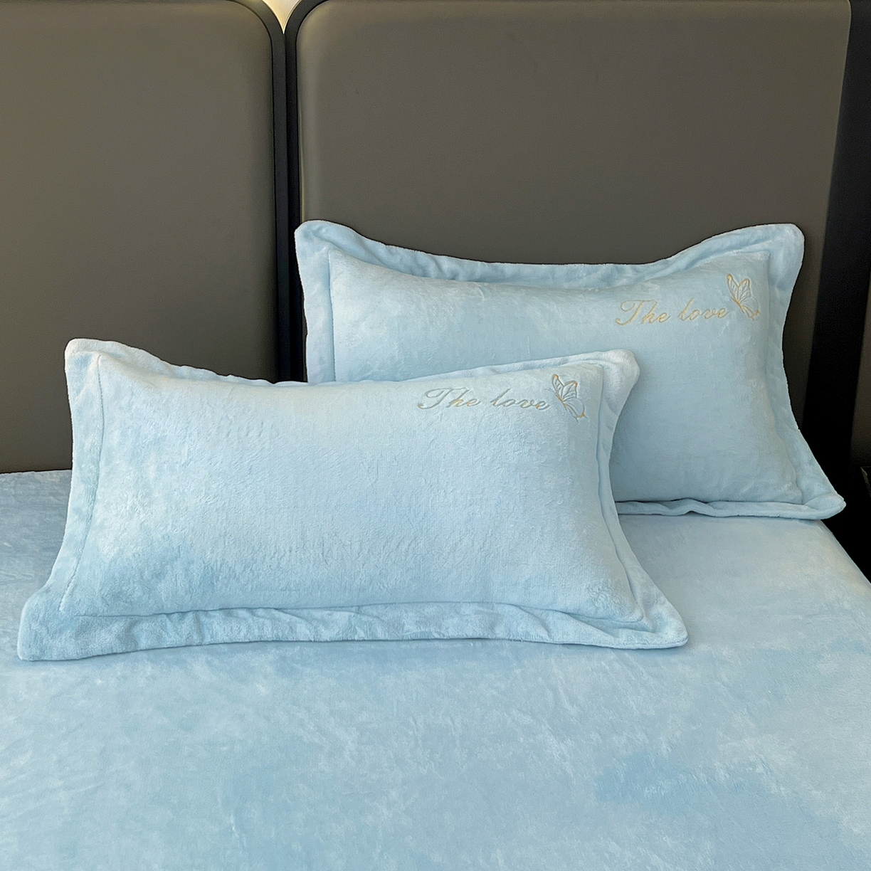 91家纺网 家纺一手货源 找家纺 居易简 2025新款亲肤刺绣款牛奶绒四件套-花晨月夕 花晨月夕-天蓝