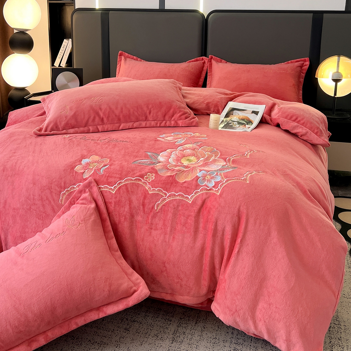 91家纺网 家纺一手货源 找家纺 居易简 2025新款亲肤刺绣款牛奶绒四件套-花晨月夕 花晨月夕-姜红