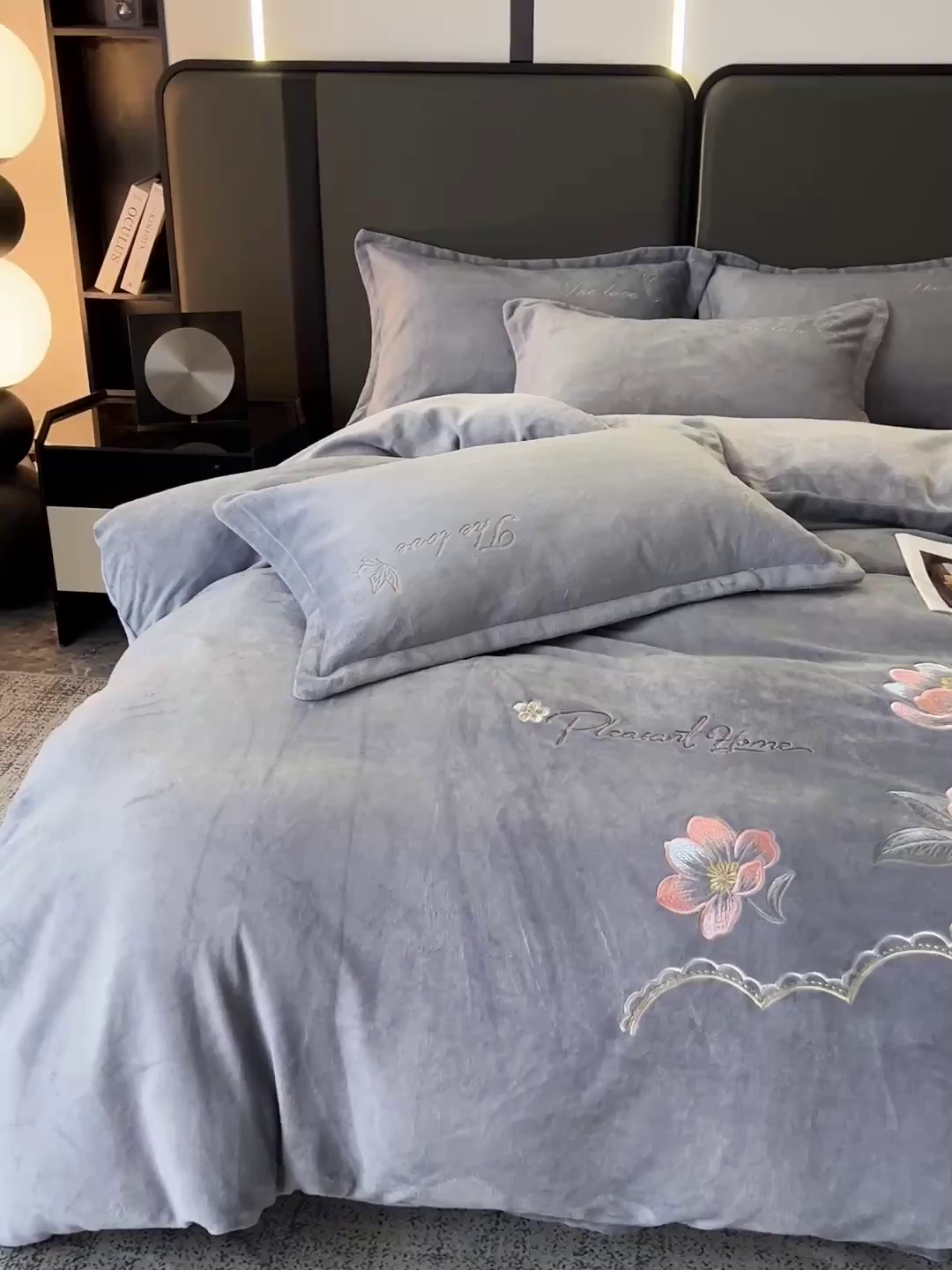 91家纺网 家纺一手货源 找家纺 居易简 2025新款亲肤刺绣款牛奶绒四件套-花晨月夕 花晨月夕-浅灰