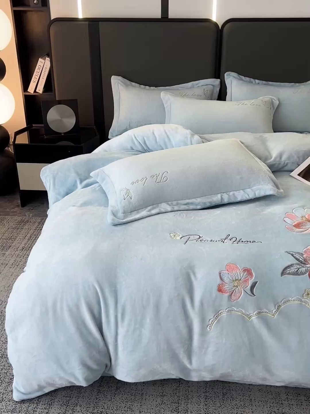 91家纺网 家纺一手货源 找家纺 居易简 2025新款亲肤刺绣款牛奶绒四件套-花晨月夕 花晨月夕-天蓝