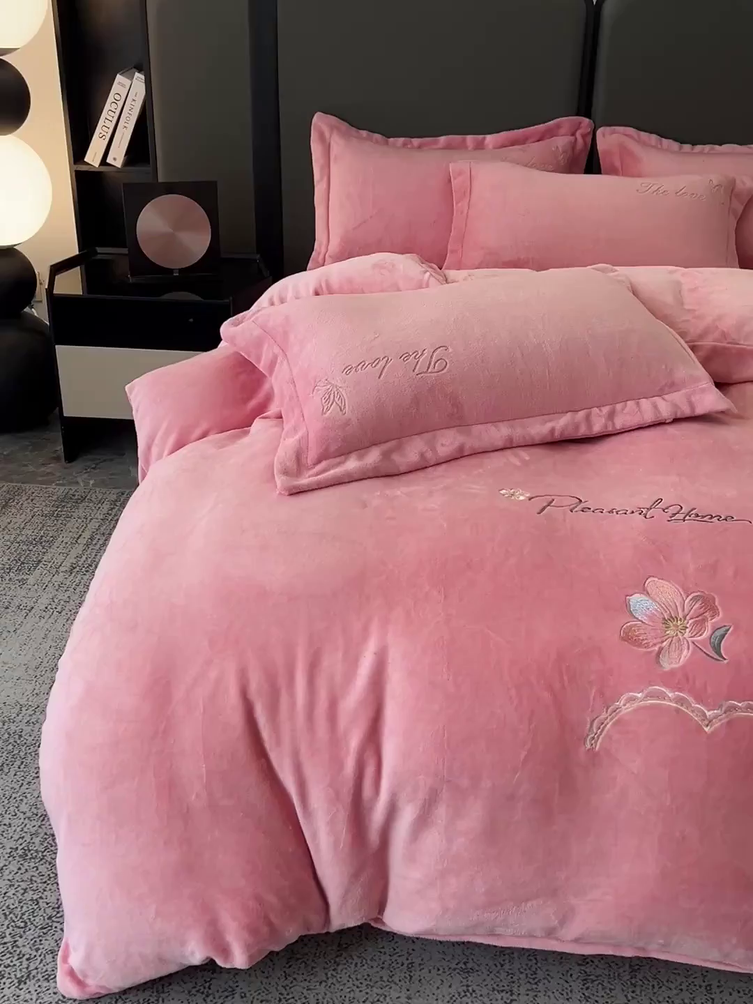 91家纺网 家纺一手货源 找家纺 居易简 2025新款亲肤刺绣款牛奶绒四件套-花晨月夕 花晨月夕-豆沙