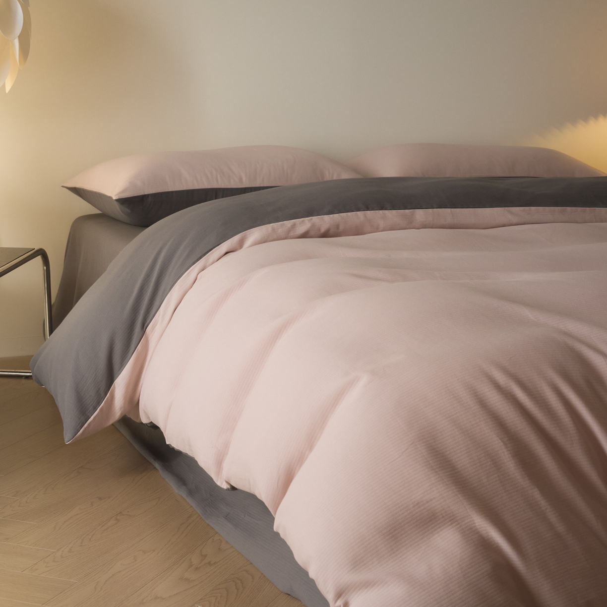 91家纺网 家纺一手货源 找家纺 小叮当家纺仓储工厂店 2025新款提供买家秀爆款花型不断货60s水洗提花全棉纯棉磨毛四件套 芭蕾粉+骑士灰