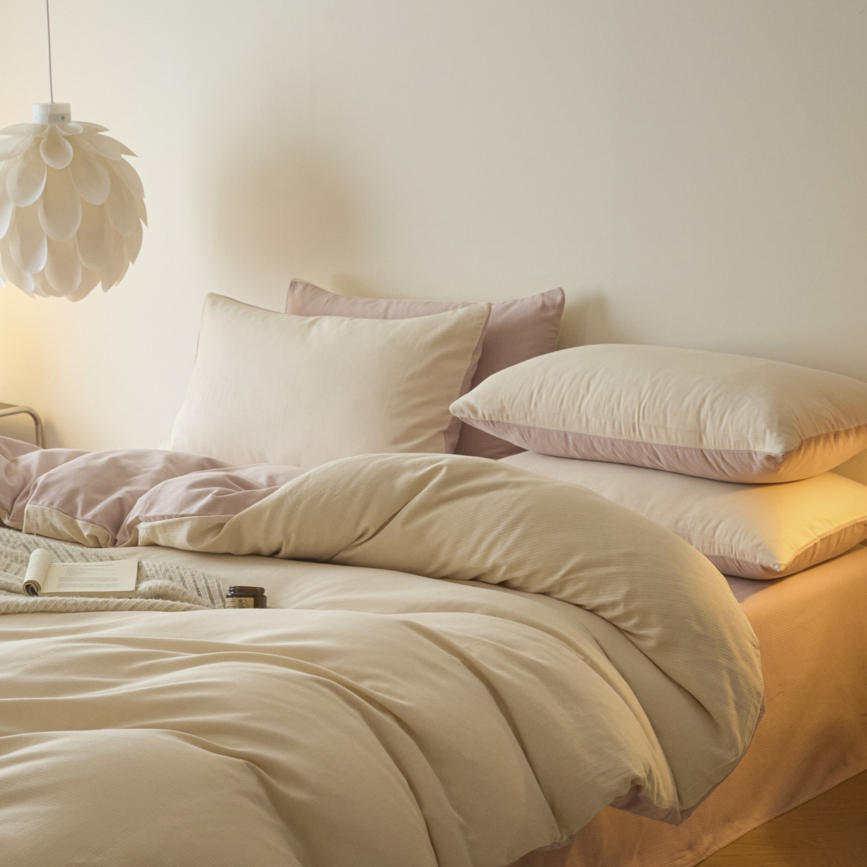 91家纺网 家纺一手货源 找家纺 小叮当家纺仓储工厂店 2025新款提供买家秀爆款花型不断货60s水洗提花全棉纯棉磨毛四件套 米杏色+芭蕾粉