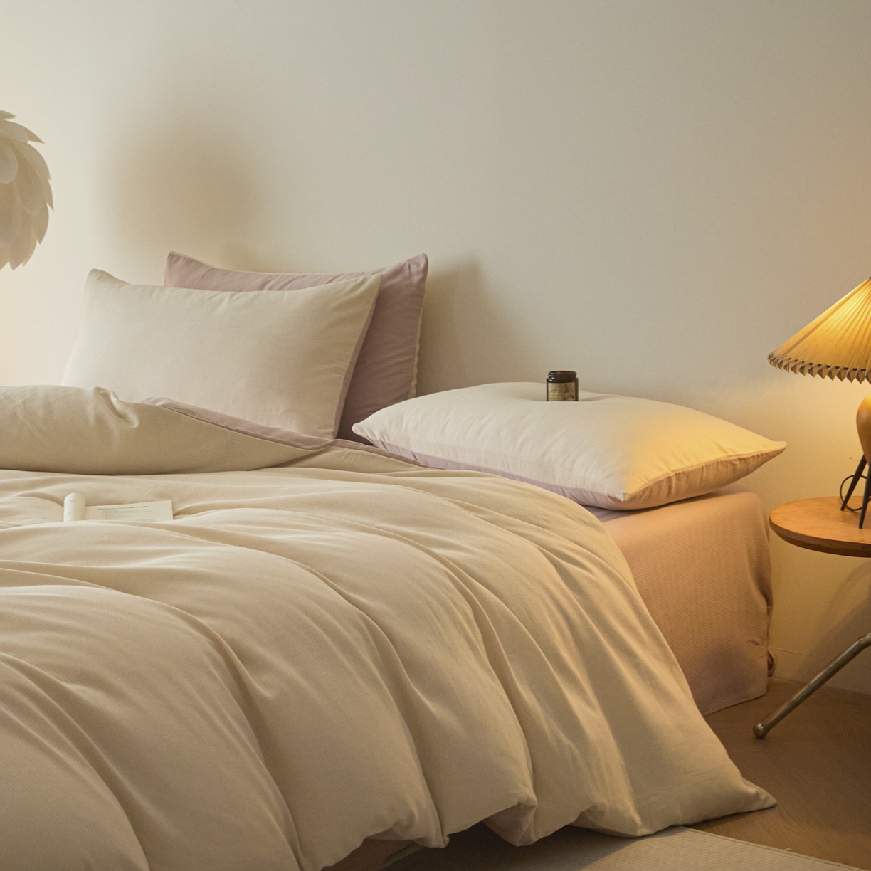 91家纺网 家纺一手货源 找家纺 小叮当家纺仓储工厂店 2025新款提供买家秀爆款花型不断货60s水洗提花全棉纯棉磨毛四件套 米杏色+芭蕾粉