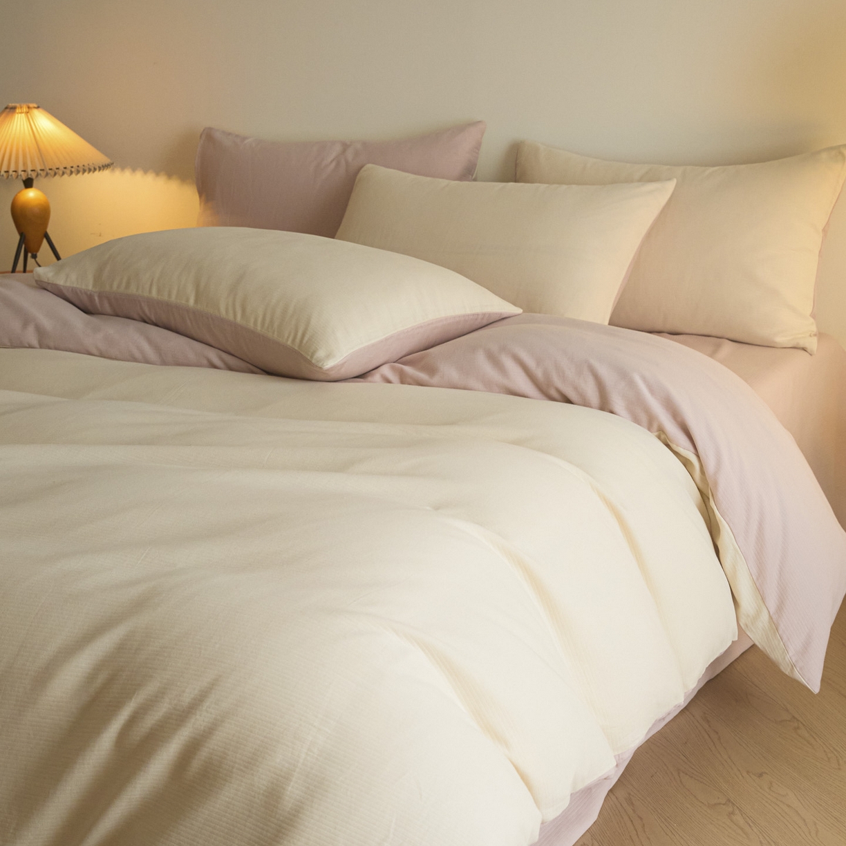 91家纺网 家纺一手货源 找家纺 小叮当家纺仓储工厂店 2025新款提供买家秀爆款花型不断货60s水洗提花全棉纯棉磨毛四件套 米杏色+芭蕾粉