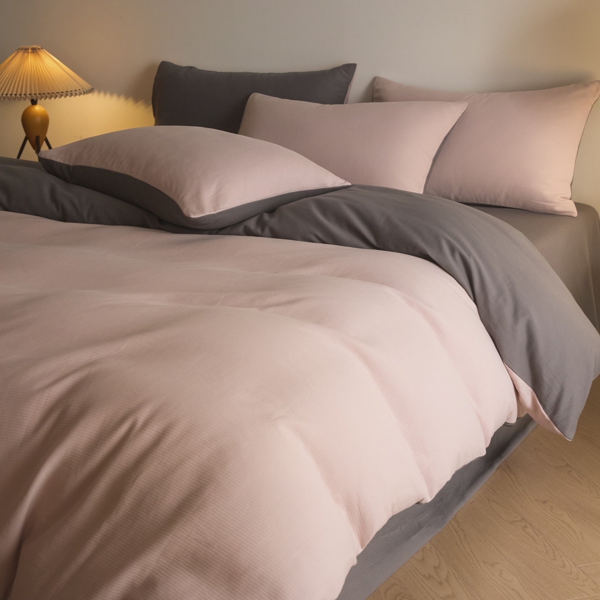 91家纺网 家纺一手货源 找家纺 小叮当家纺仓储工厂店 2025新款提供买家秀爆款花型不断货60s水洗提花全棉纯棉磨毛四件套 芭蕾粉+骑士灰