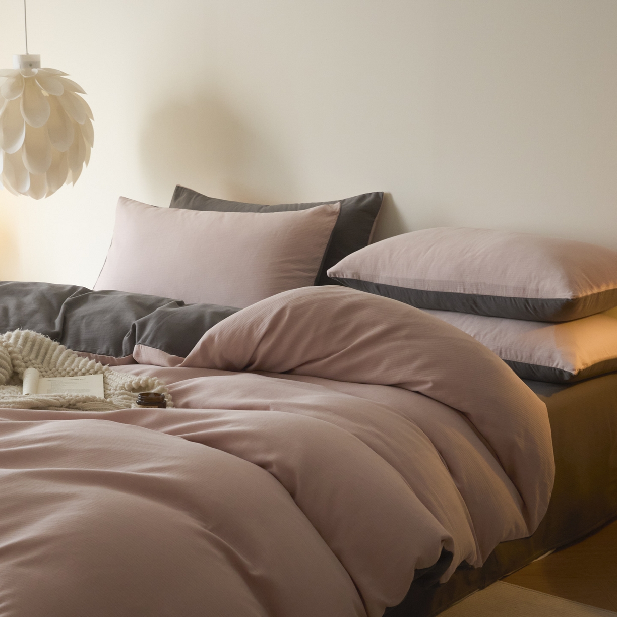 91家纺网 家纺一手货源 找家纺 小叮当家纺仓储工厂店 2025新款提供买家秀爆款花型不断货60s水洗提花全棉纯棉磨毛四件套 芭蕾粉+骑士灰