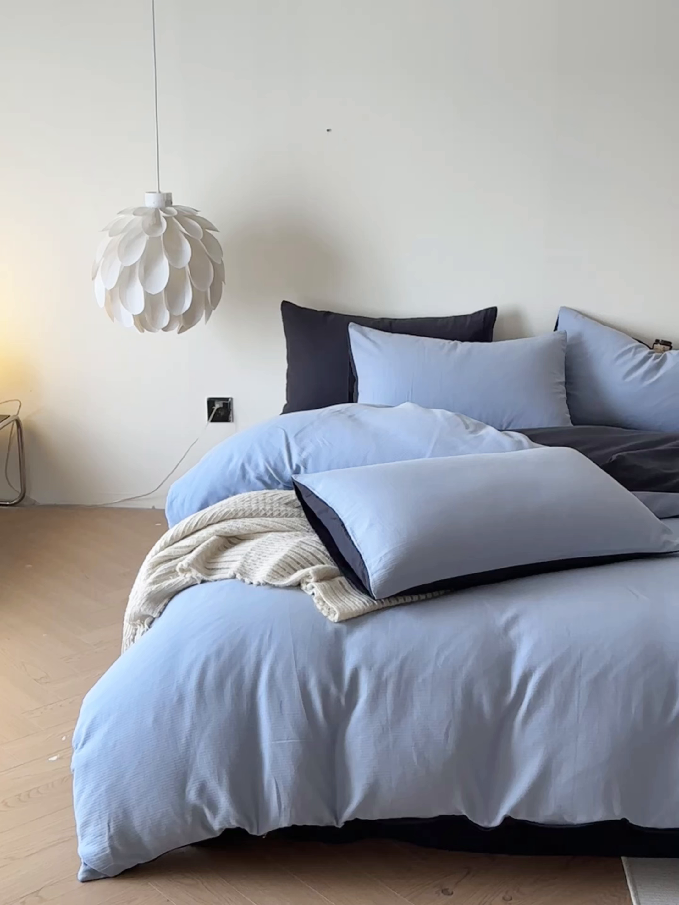 91家纺网 家纺一手货源 找家纺 小叮当家纺仓储工厂店 2025新款提供买家秀爆款花型不断货60s水洗提花全棉纯棉磨毛四件套 星蓝+玛瑙灰