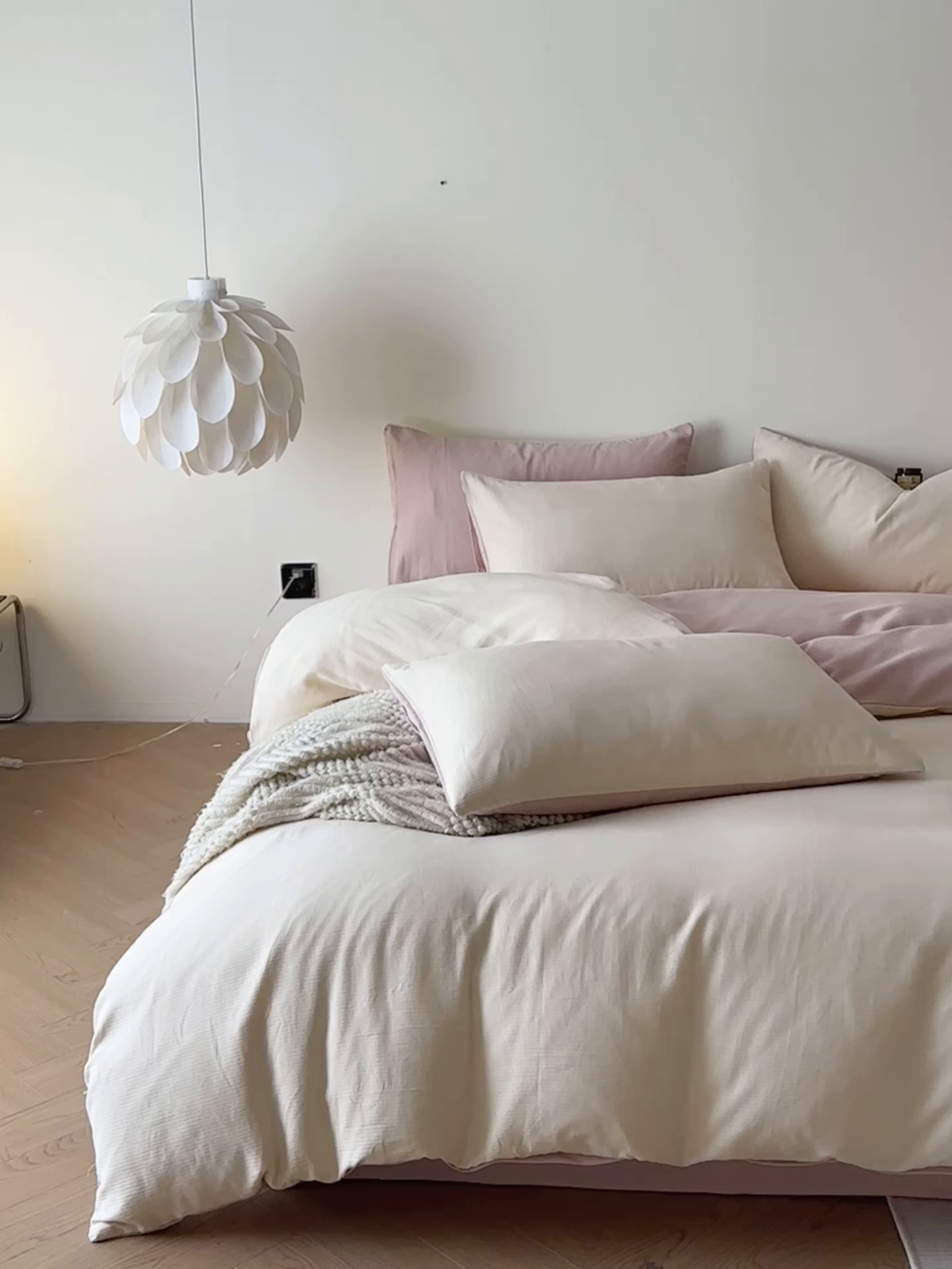 91家纺网 家纺一手货源 找家纺 小叮当家纺仓储工厂店 2025新款提供买家秀爆款花型不断货60s水洗提花全棉纯棉磨毛四件套 米杏色+芭蕾粉