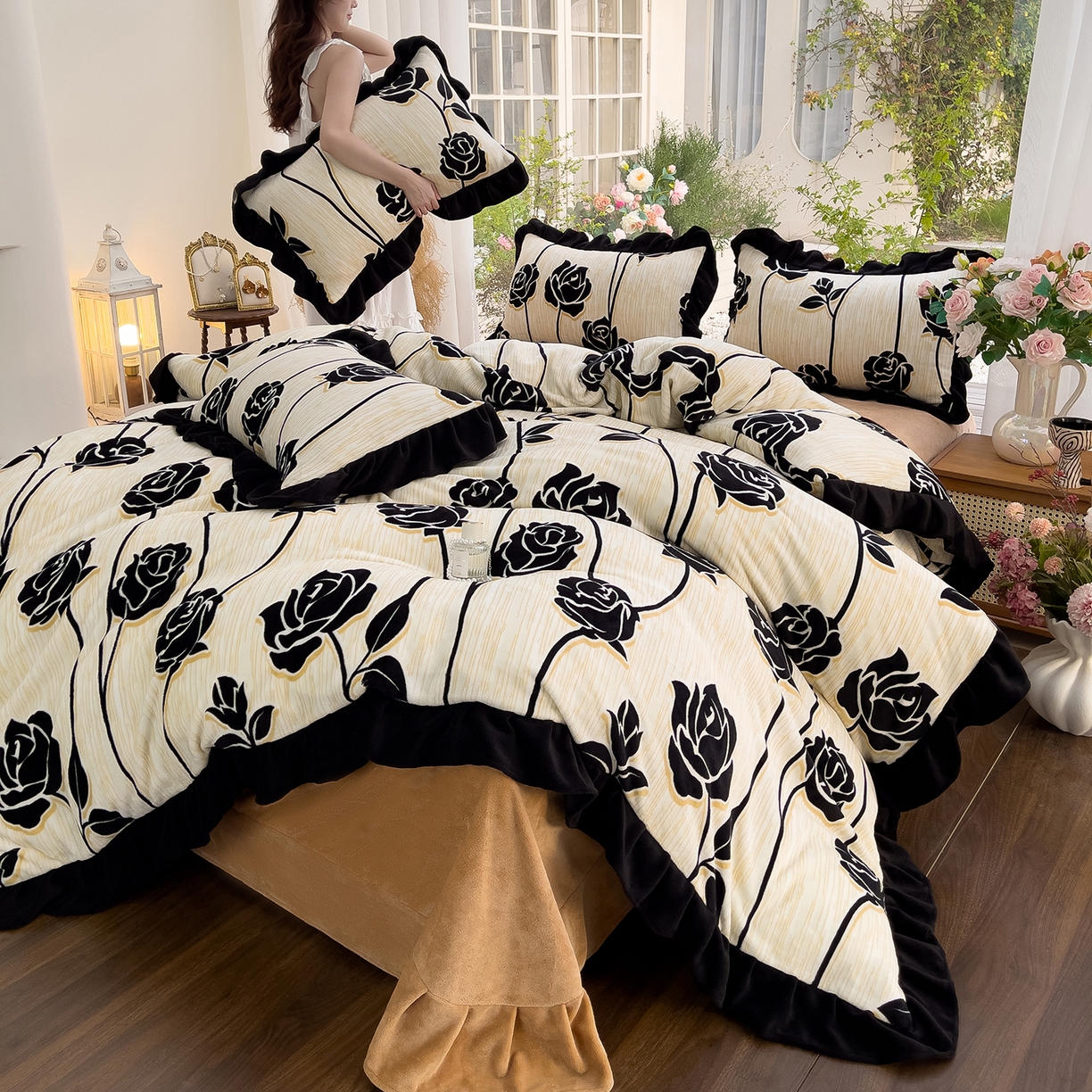 91家纺网 家纺一手货源 找家纺 （总）赛丽雅 2025新款赫本风牛奶绒床裙款黑色花边四件套花边款 8-9 斤加厚面料