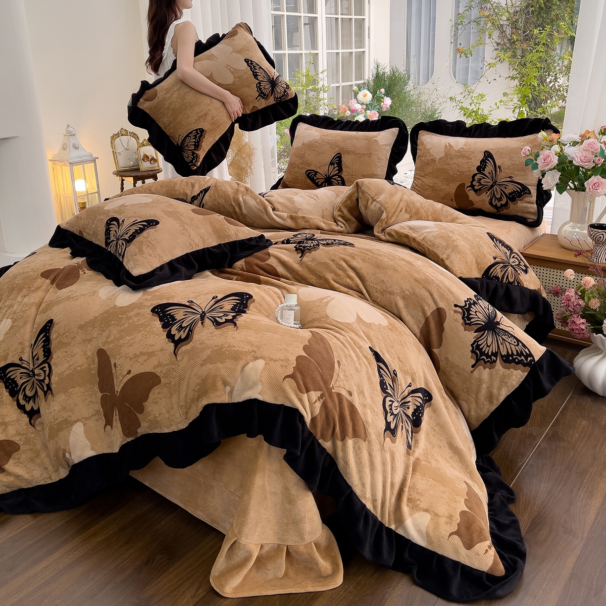 91家纺网 家纺一手货源 找家纺 （总）赛丽雅 2025新款赫本风牛奶绒床裙款黑色花边四件套花边款 8-9 斤加厚面料