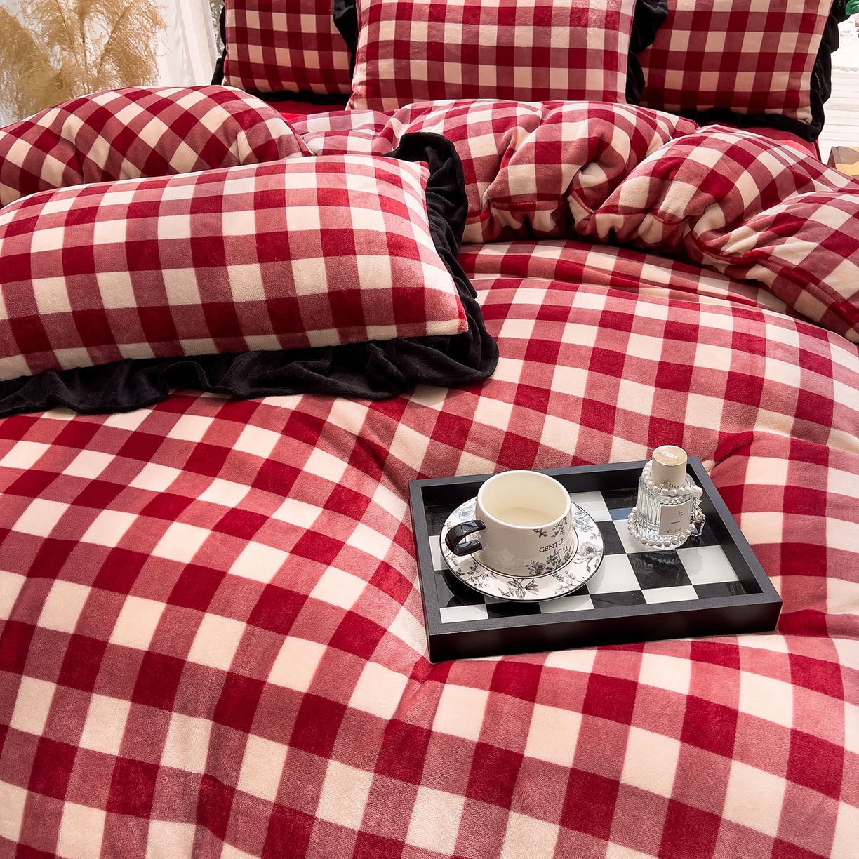 91家纺网 家纺一手货源 找家纺 赛丽雅 2025新款赫本风牛奶绒床裙款黑色花边四件套花边款 8-9 斤加厚面料 