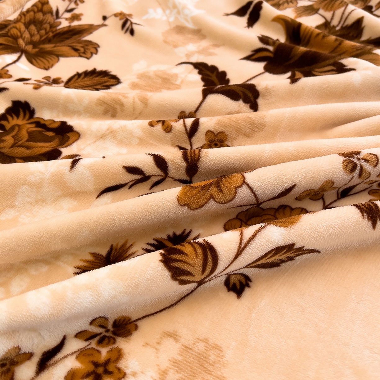 91家纺网 家纺一手货源 找家纺 赛丽雅 2025新款赫本风牛奶绒床裙款黑色花边四件套花边款 8-9 斤加厚面料 芳菲