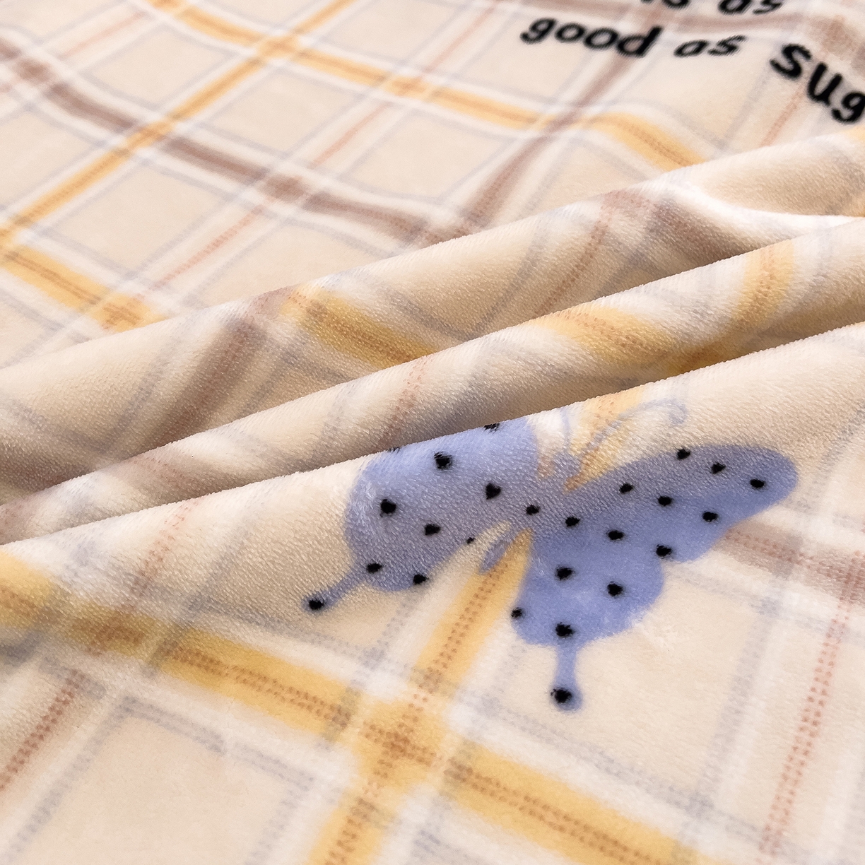 91家纺网 家纺一手货源 找家纺 赛丽雅 2025新款赫本风牛奶绒床裙款黑色花边四件套花边款 8-9 斤加厚面料 幻蝶