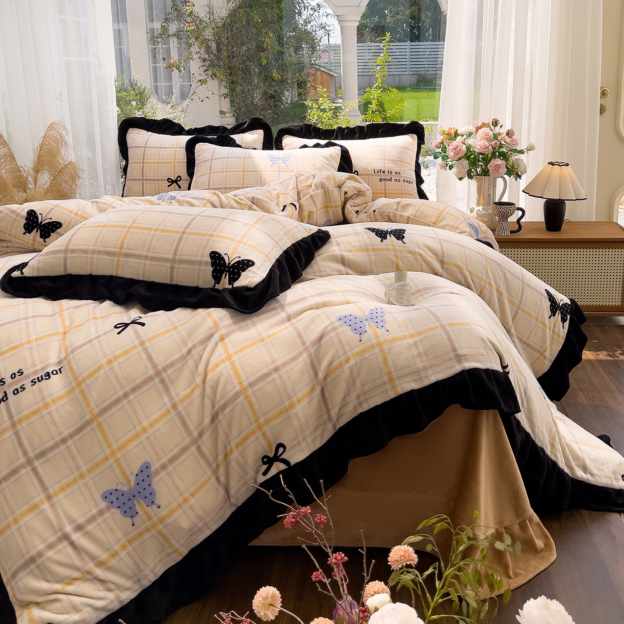 赛丽雅 2025新款赫本风牛奶绒床裙款黑色花边四件套花边款 8-9 斤加厚面料 幻蝶