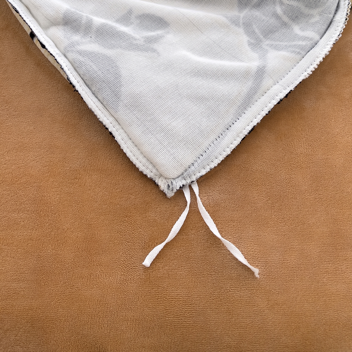 91家纺网 家纺一手货源 找家纺 赛丽雅 2025新款赫本风牛奶绒床裙款黑色花边四件套花边款 8-9 斤加厚面料 漫花