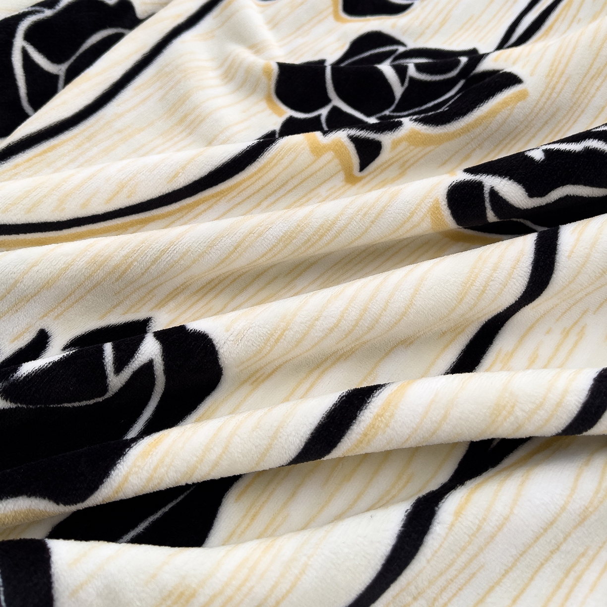 91家纺网 家纺一手货源 找家纺 赛丽雅 2025新款赫本风牛奶绒床裙款黑色花边四件套花边款 8-9 斤加厚面料 漫花