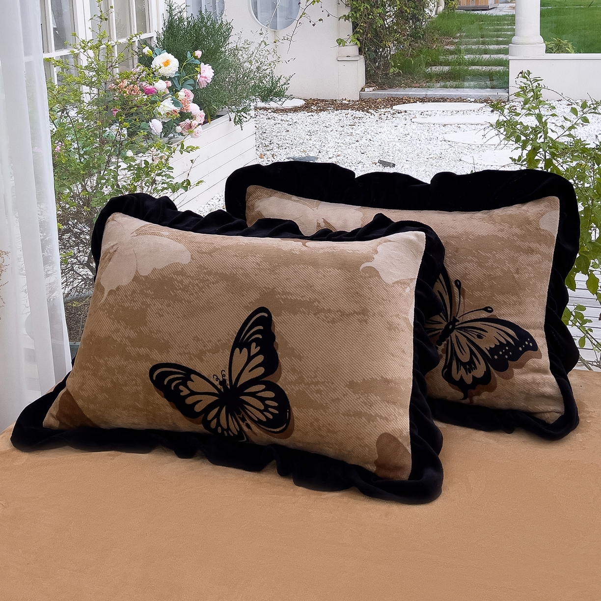 91家纺网 家纺一手货源 找家纺 赛丽雅 2025新款赫本风牛奶绒床裙款黑色花边四件套花边款 8-9 斤加厚面料 墨染