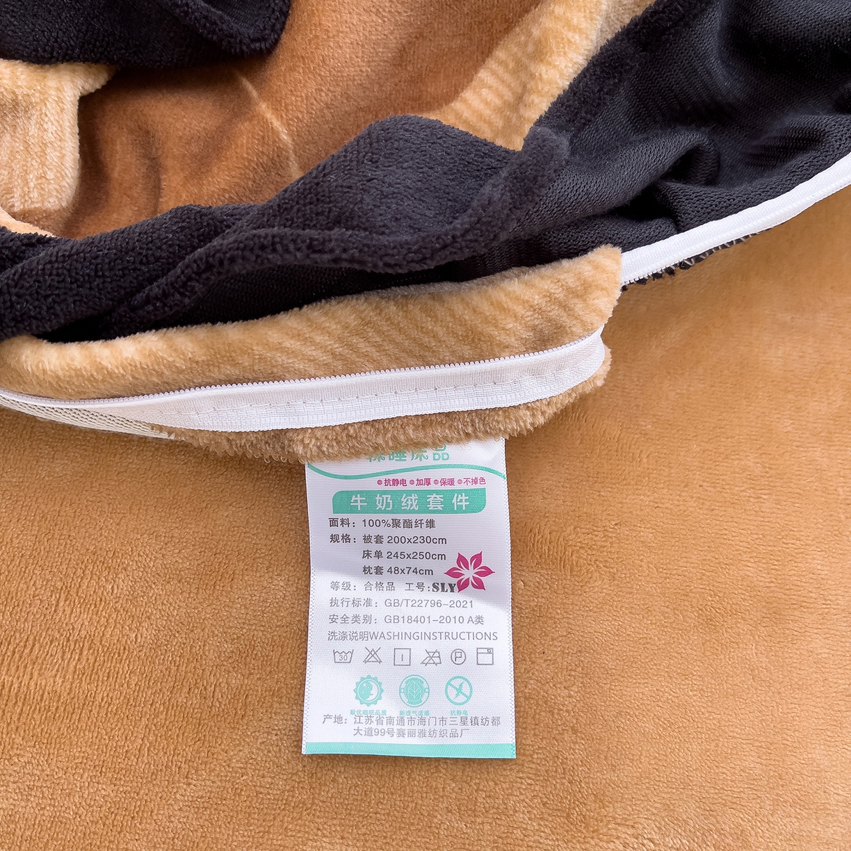 91家纺网 家纺一手货源 找家纺 赛丽雅 2025新款赫本风牛奶绒床裙款黑色花边四件套花边款 8-9 斤加厚面料 墨染