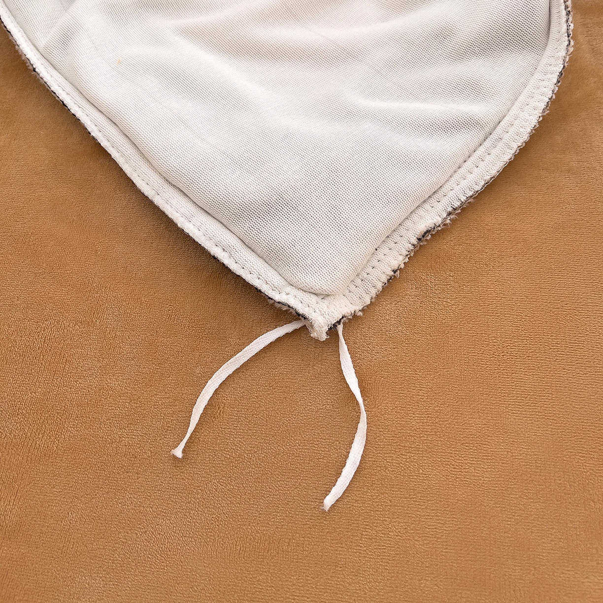 91家纺网 家纺一手货源 找家纺 赛丽雅 2025新款赫本风牛奶绒床裙款黑色花边四件套花边款 8-9 斤加厚面料 墨舞