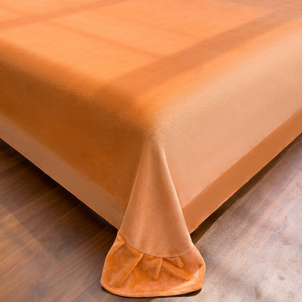 91家纺网 家纺一手货源 找家纺 赛丽雅 2025新款赫本风牛奶绒床裙款黑色花边四件套花边款 8-9 斤加厚面料 暖阳