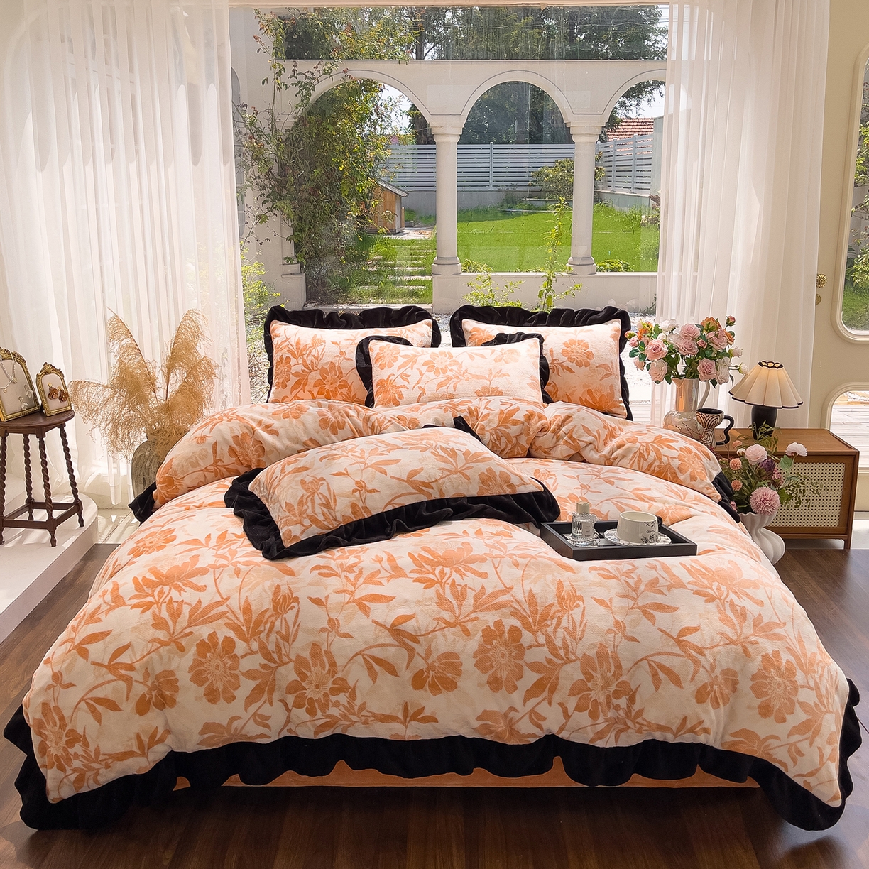 91家纺网 家纺一手货源 找家纺 赛丽雅 2025新款赫本风牛奶绒床裙款黑色花边四件套花边款 8-9 斤加厚面料 暖阳