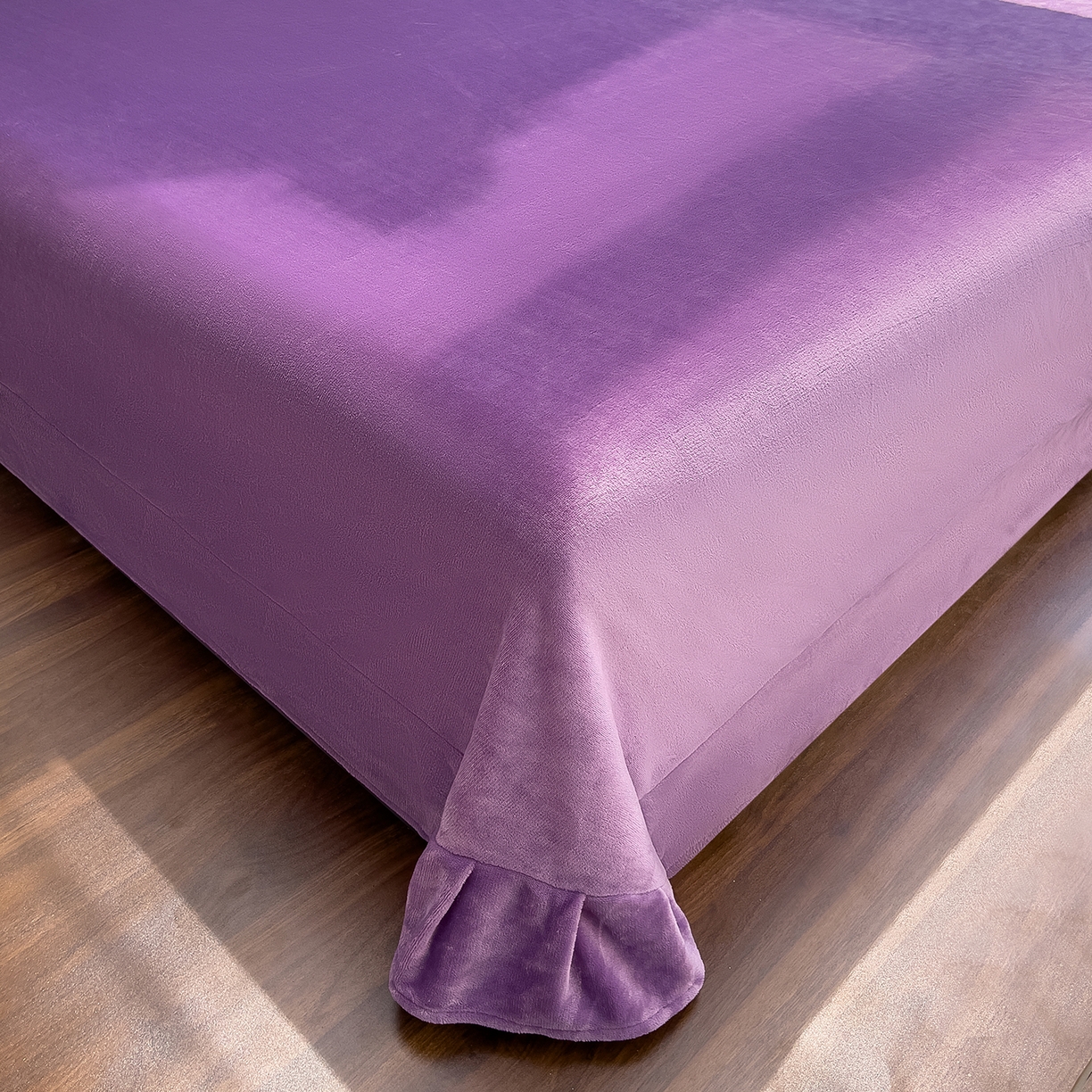 91家纺网 家纺一手货源 找家纺 赛丽雅 2025新款赫本风牛奶绒床裙款黑色花边四件套花边款 8-9 斤加厚面料 紫澜