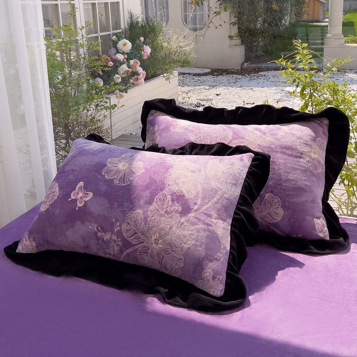 91家纺网 家纺一手货源 找家纺 赛丽雅 2025新款赫本风牛奶绒床裙款黑色花边四件套花边款 8-9 斤加厚面料 紫澜