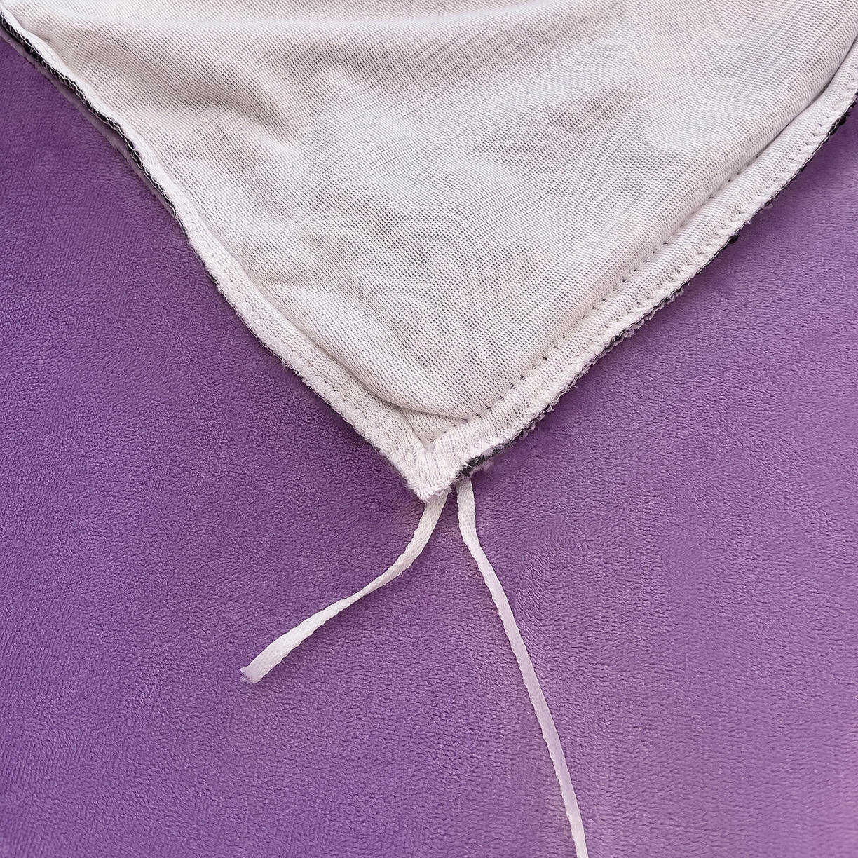 91家纺网 家纺一手货源 找家纺 赛丽雅 2025新款赫本风牛奶绒床裙款黑色花边四件套花边款 8-9 斤加厚面料 紫澜