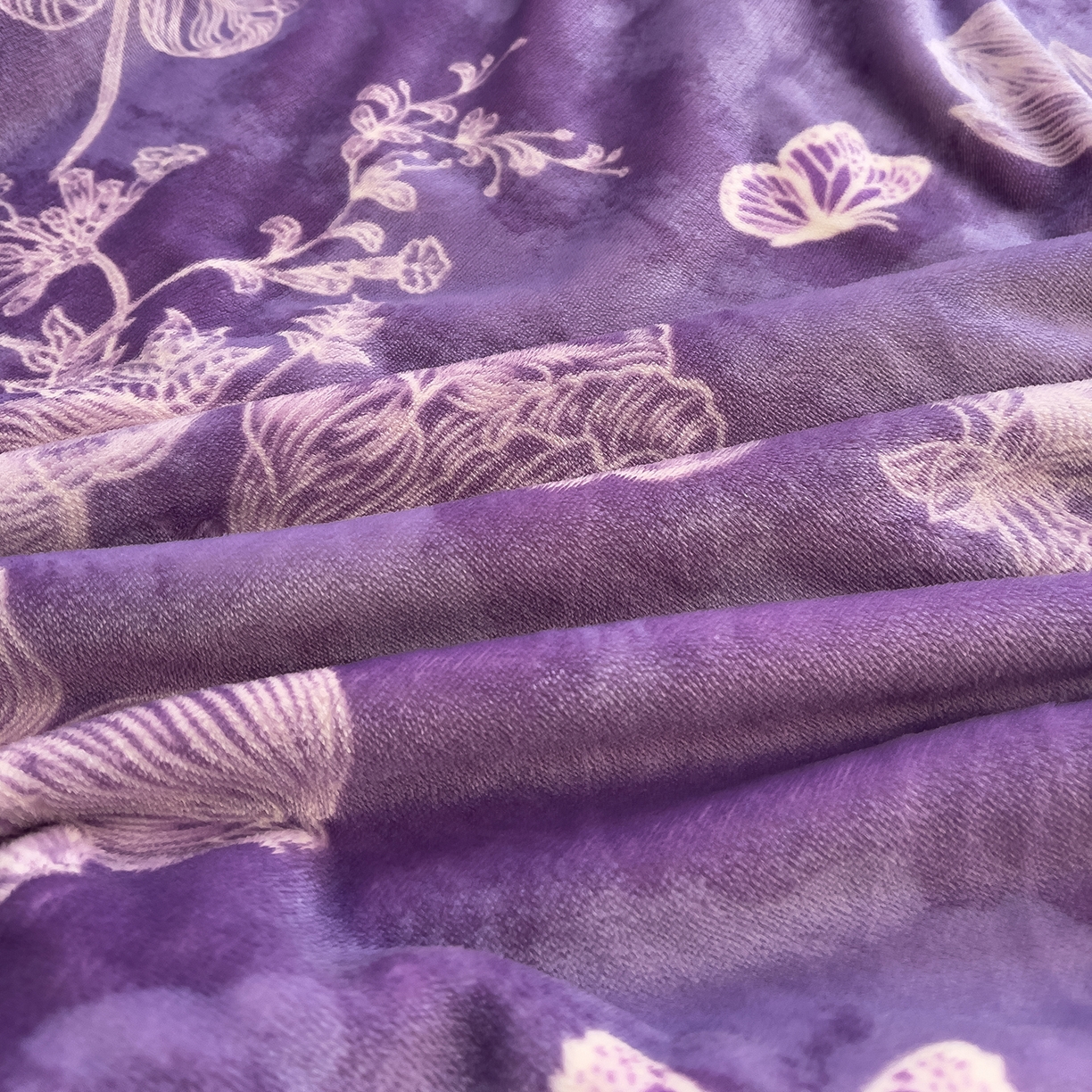 91家纺网 家纺一手货源 找家纺 赛丽雅 2025新款赫本风牛奶绒床裙款黑色花边四件套花边款 8-9 斤加厚面料 紫澜