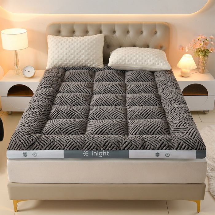 91家纺网 家纺一手货源 找家纺 预言家纺 2025新款亲肤缦沙绒系列床垫 灰边-黑