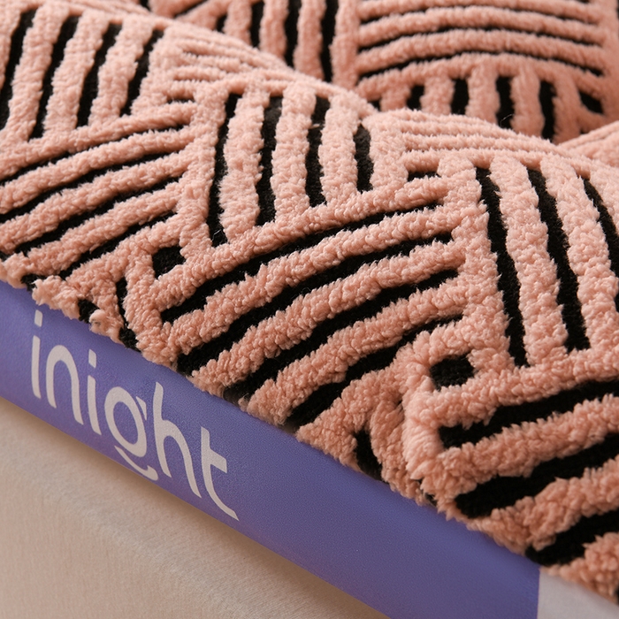 91家纺网 家纺一手货源 找家纺 预言家纺 2025新款亲肤缦沙绒系列床垫 紫边豆沙