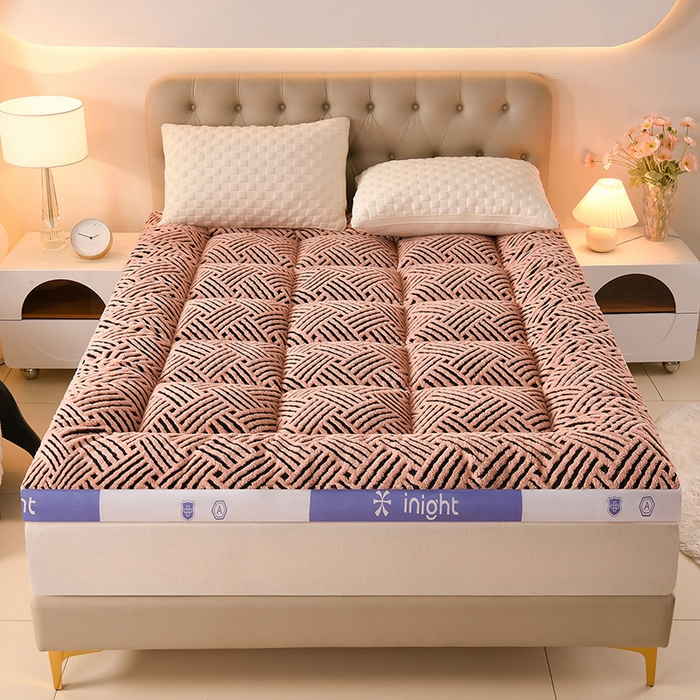 91家纺网 家纺一手货源 找家纺 预言家纺 2025新款亲肤缦沙绒系列床垫 紫边豆沙