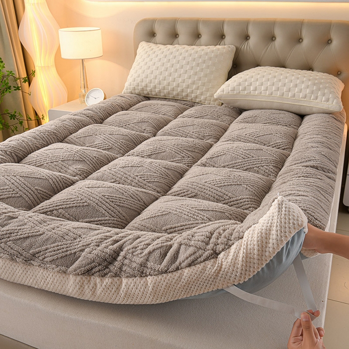 91家纺网 家纺一手货源 找家纺 预言家纺 2025新款亲肤菠萝格系列床垫 菠萝浅灰