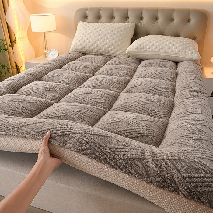 91家纺网 家纺一手货源 找家纺 预言家纺 2025新款亲肤菠萝格系列床垫 菠萝浅灰