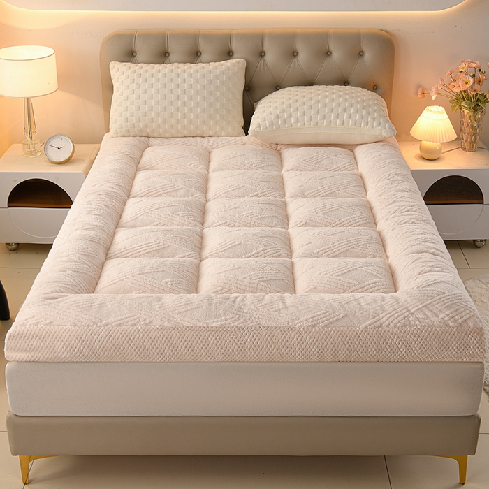 91家纺网 家纺一手货源 找家纺 预言家纺 2025新款亲肤菠萝格系列床垫 菠萝米白