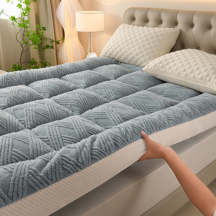 91家纺网 家纺一手货源 找家纺 预言家纺 2025新款亲肤菠萝格系列床垫 菠萝蓝灰