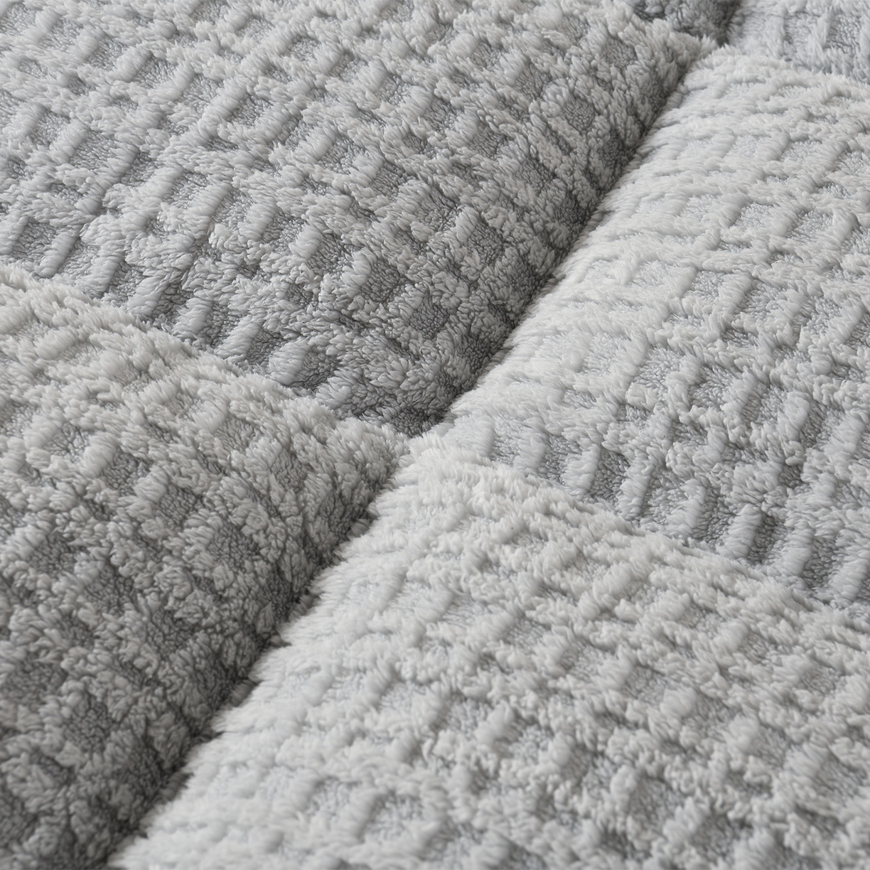 91家纺网 家纺一手货源 找家纺 预言家纺 2025新款亲肤方格绒系列床垫 椰子灰