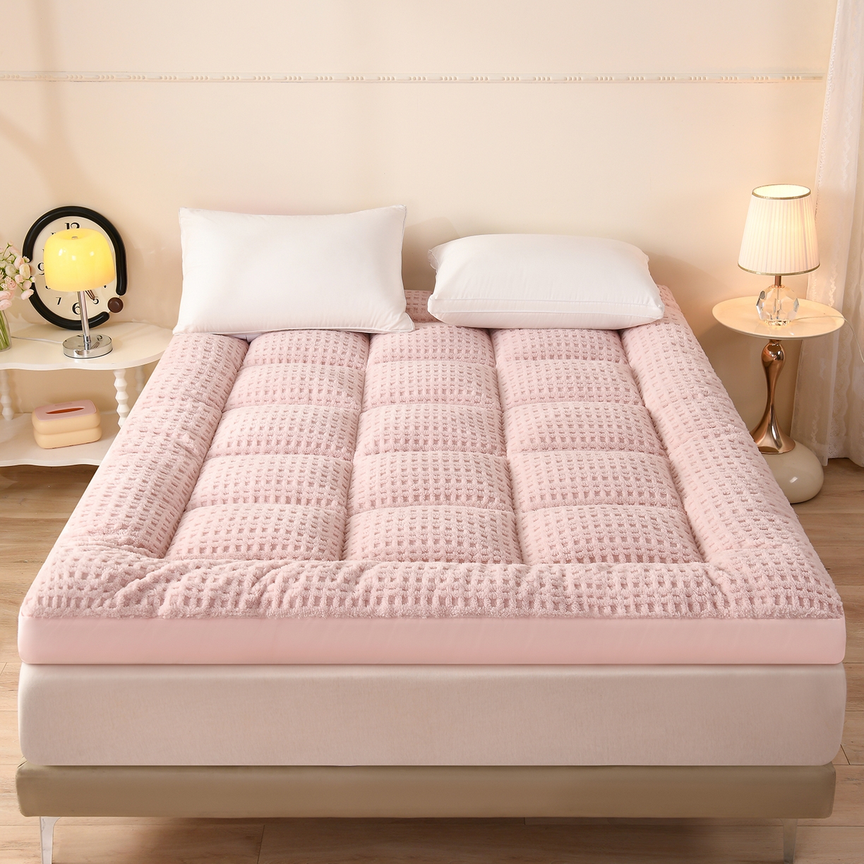 91家纺网 家纺一手货源 找家纺 预言家纺 2025新款亲肤方格绒系列床垫 浅粉