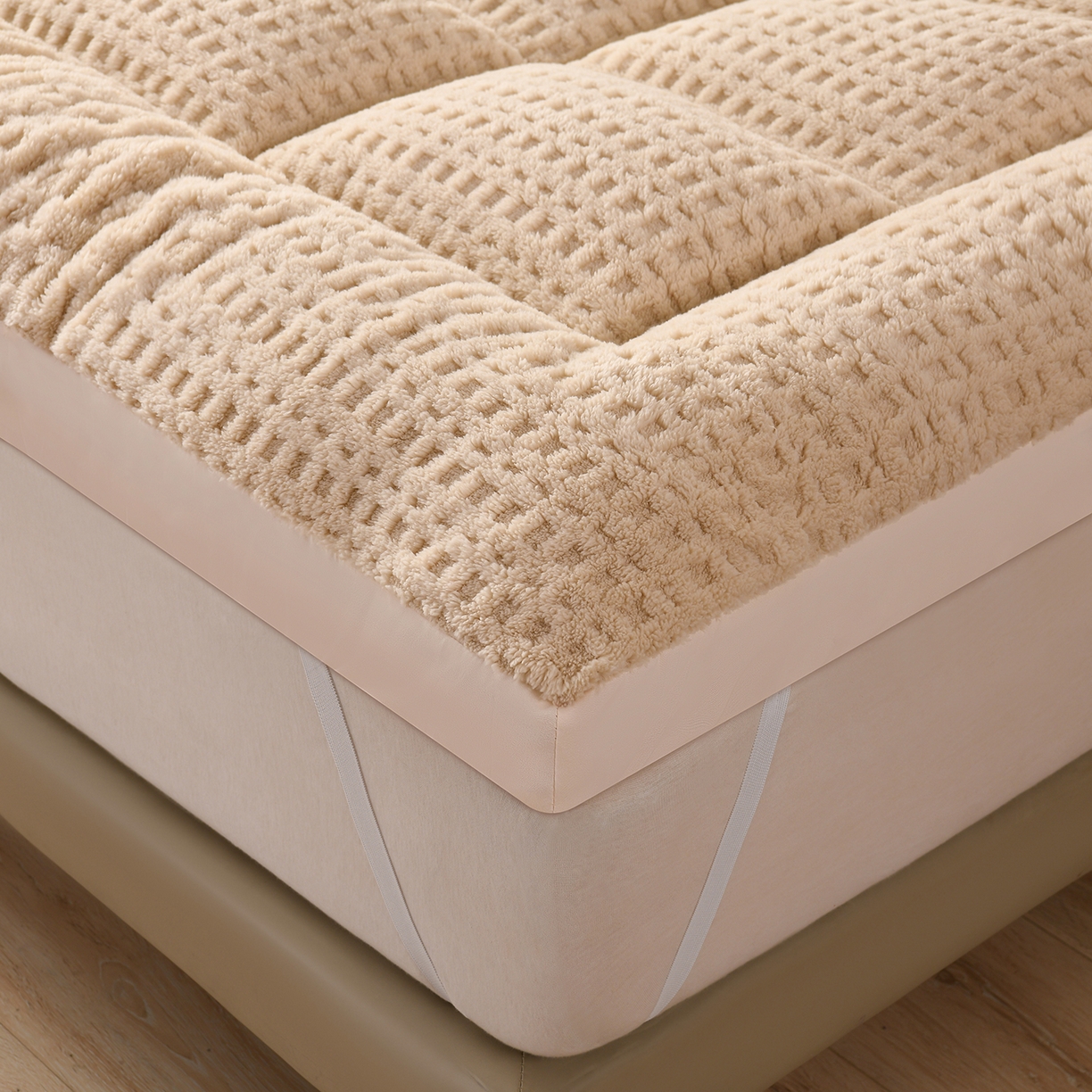 91家纺网 家纺一手货源 找家纺 预言家纺 2025新款亲肤方格绒系列床垫 卡其