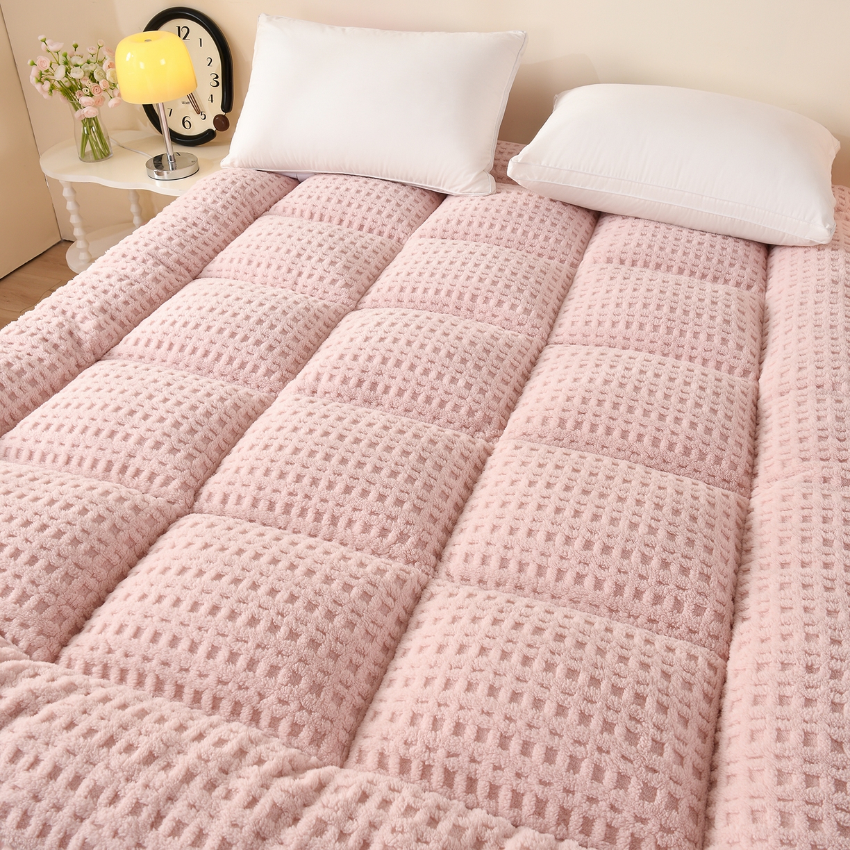 91家纺网 家纺一手货源 找家纺 预言家纺 2025新款亲肤方格绒系列床垫 浅粉