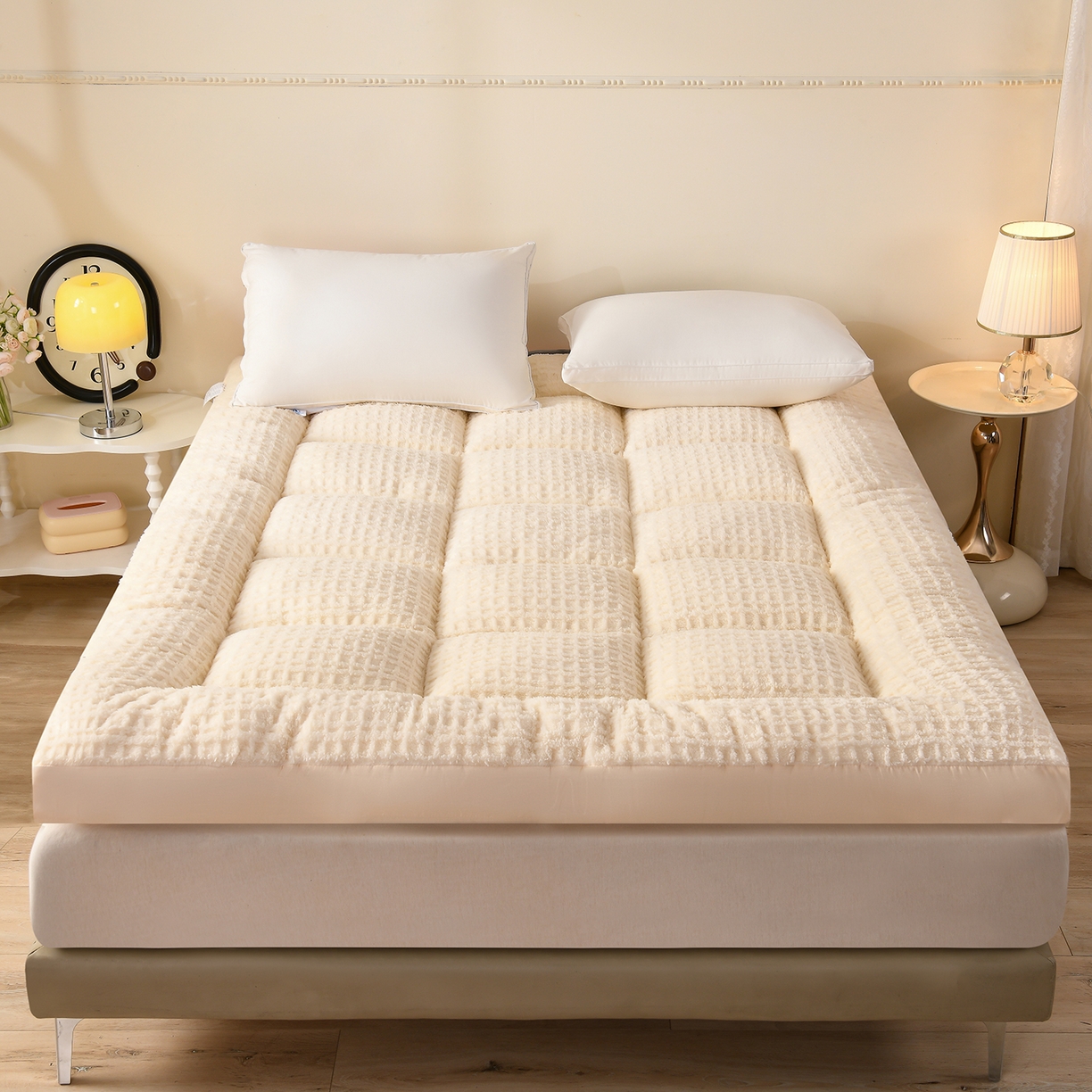 91家纺网 家纺一手货源 找家纺 预言家纺 2025新款亲肤方格绒系列床垫 奶白