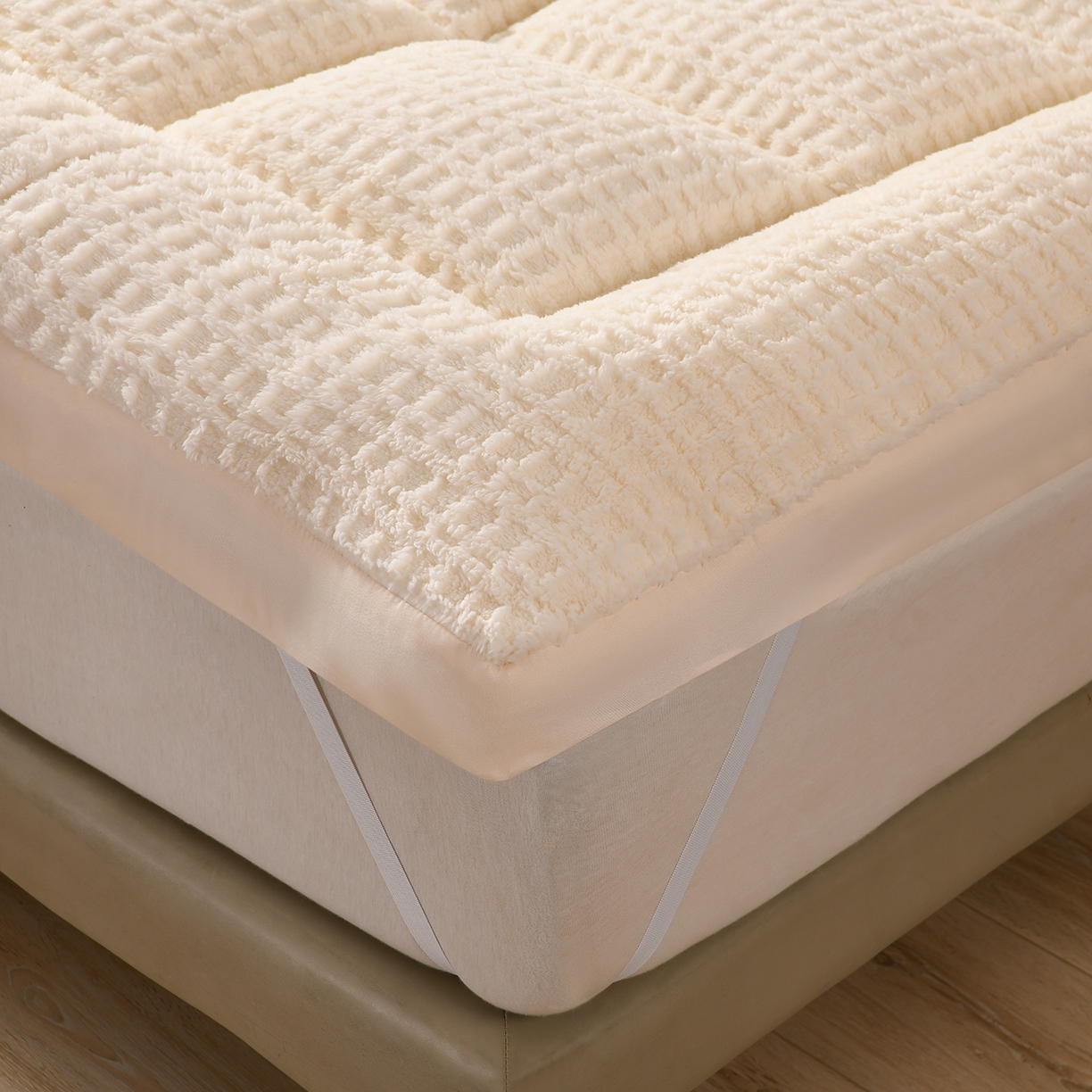 91家纺网 家纺一手货源 找家纺 预言家纺 2025新款亲肤方格绒系列床垫 奶白