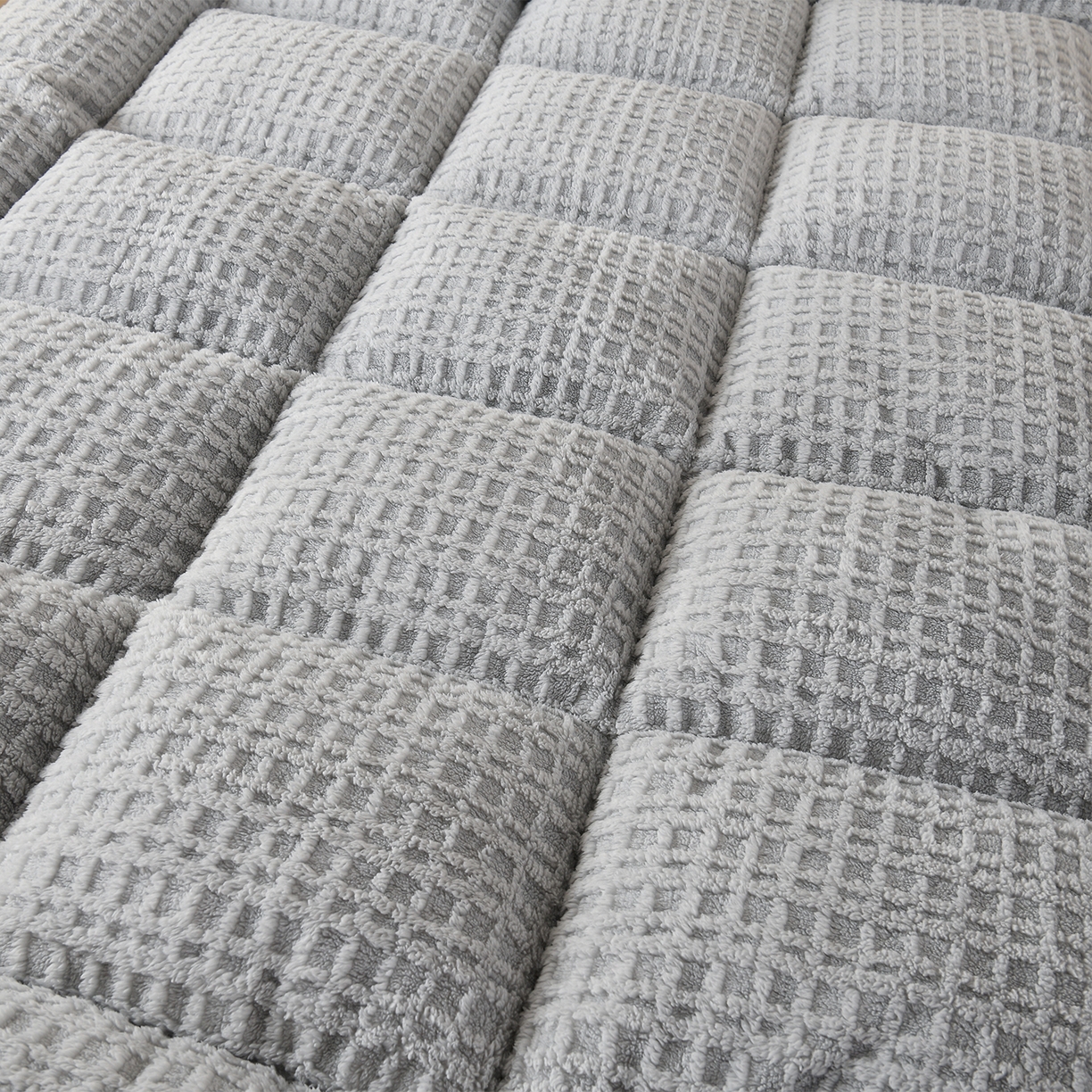 91家纺网 家纺一手货源 找家纺 预言家纺 2025新款亲肤方格绒系列床垫 椰子灰