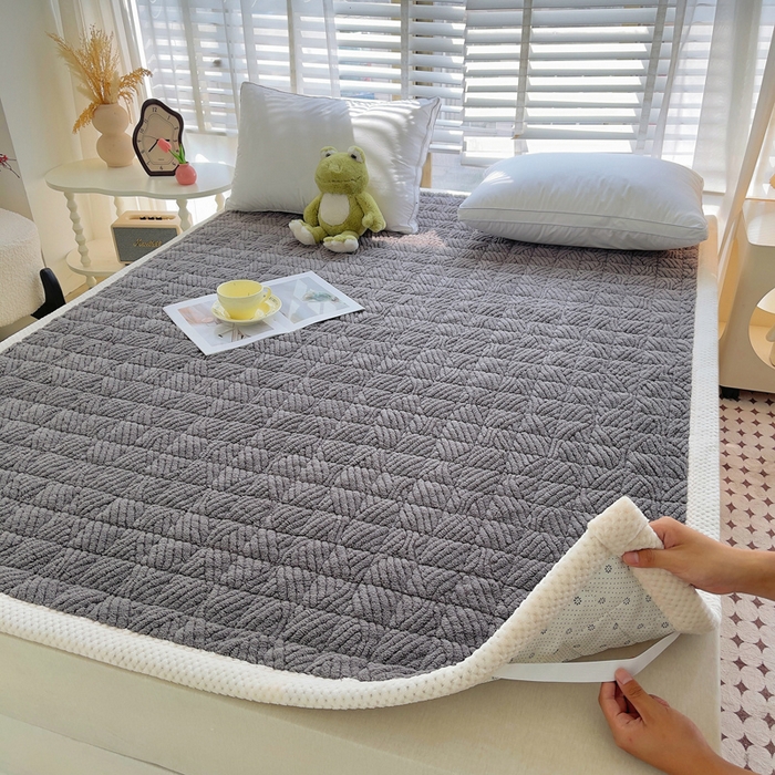 91家纺网 家纺一手货源 找家纺 预言家纺 2025新款亲肤薄垫绒系列床垫 薄垫绒深灰