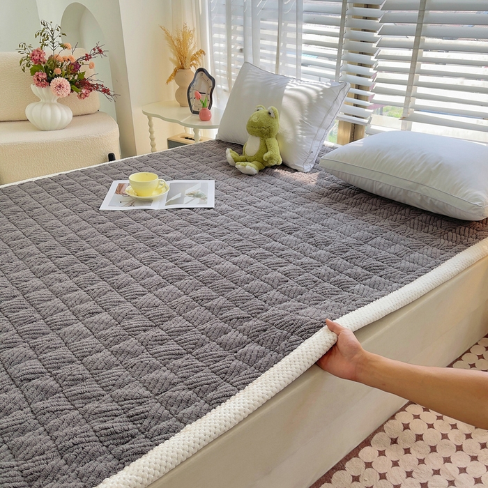 91家纺网 家纺一手货源 找家纺 预言家纺 2025新款亲肤薄垫绒系列床垫 薄垫绒深灰